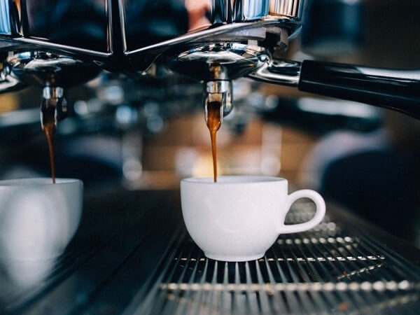 علت کف نکردن قهوه در اسپرسوساز و نحوه رفع مشکل | تعمیرات آی بک امداد