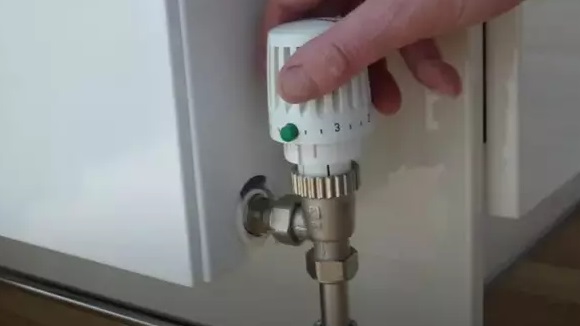 آب دادن شیر پایین رادیاتور شوفاژ