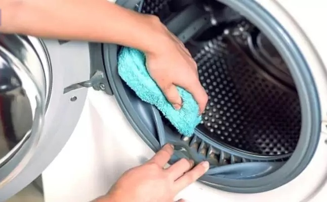 نحوه تمیز کردن لاستیک دور درب ماشین لباسشویی