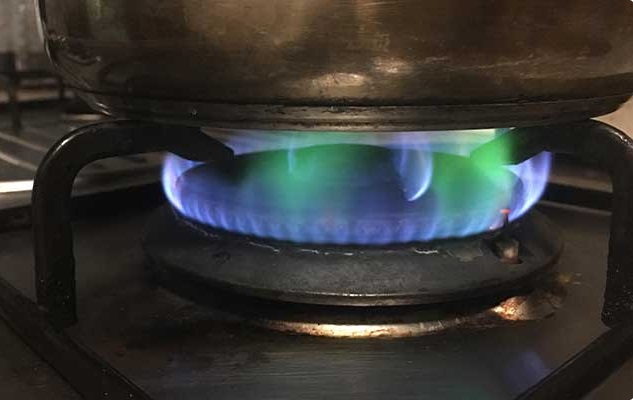 چرا شعله اجاق گاز سبز رنگ است.