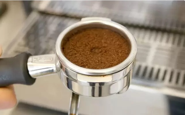 کم ریختن قهوه از علل خیس شدن اسپرسو