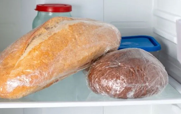 راهکارهایی برای جلوگیری از کپک زدن نان در یخچال