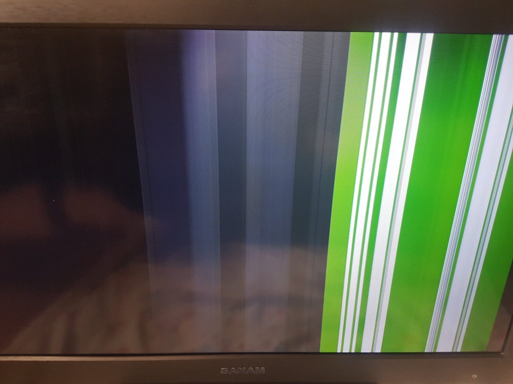 خط افتادن روی تصویر تلویزیون